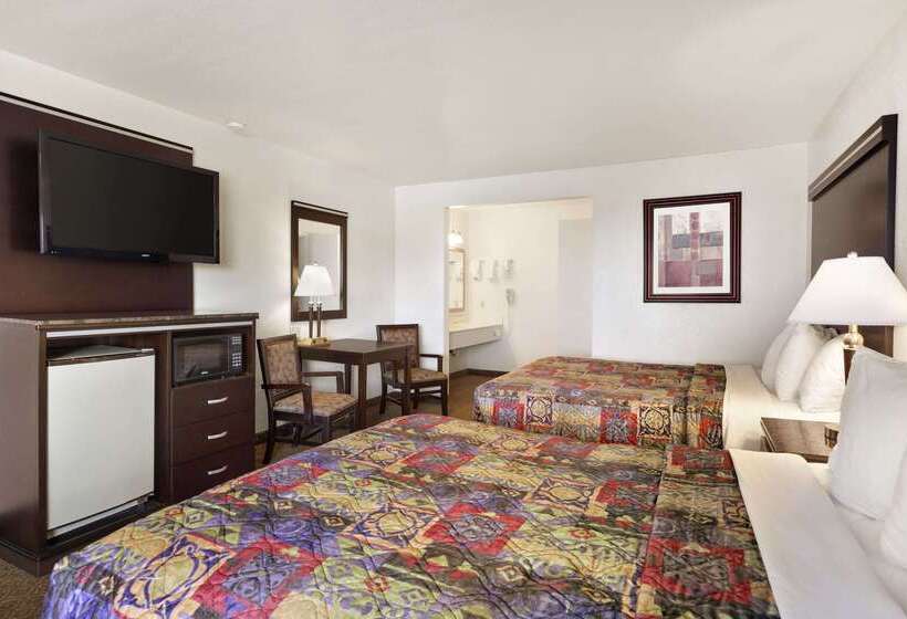 فندق Days Inn By Wyndham Oceanside