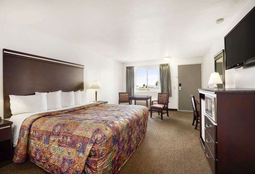 فندق Days Inn By Wyndham Oceanside