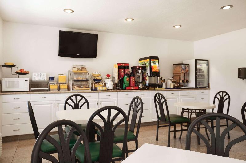 فندق Days Inn By Wyndham Oceanside