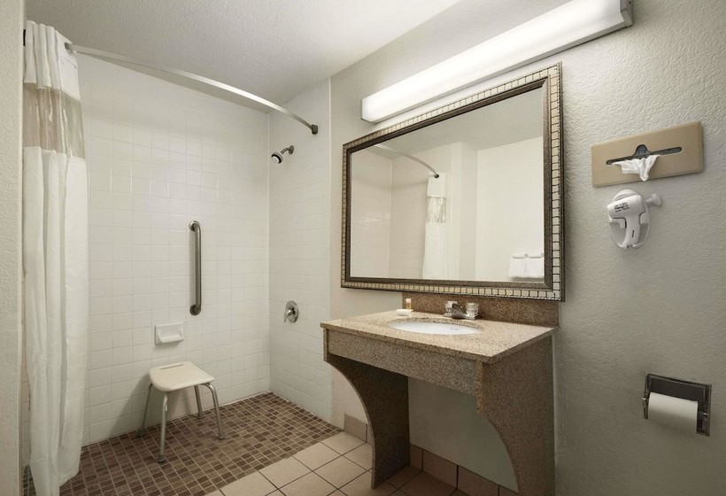 هتل Days Inn By Wyndham Port Royal/near Parris Island