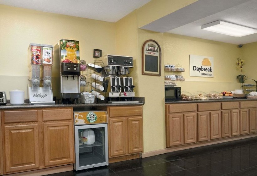 هتل Days Inn By Wyndham Port Royal/near Parris Island