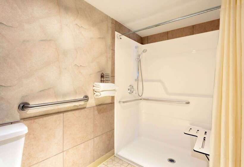 Отель Days Inn By Wyndham Seatac Airport