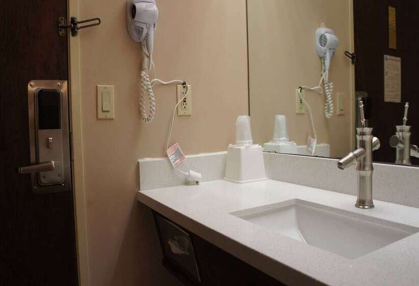 Отель Days Inn By Wyndham Seatac Airport