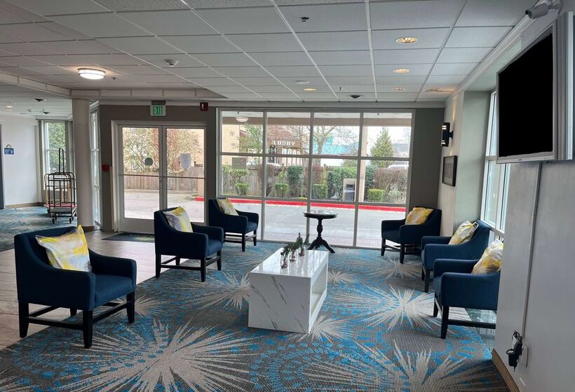Отель Days Inn By Wyndham Seatac Airport