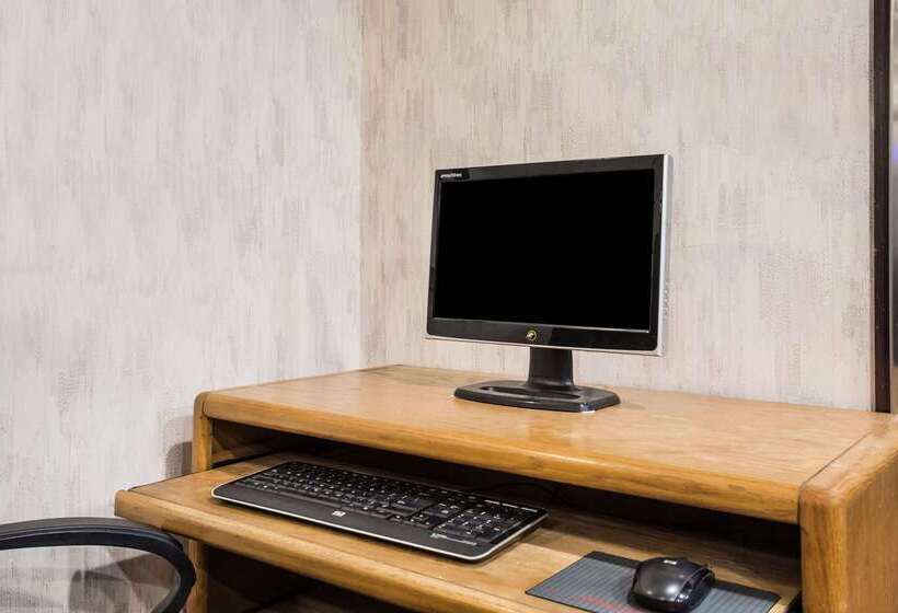 فندق Days Inn By Wyndham Seattle Aurora