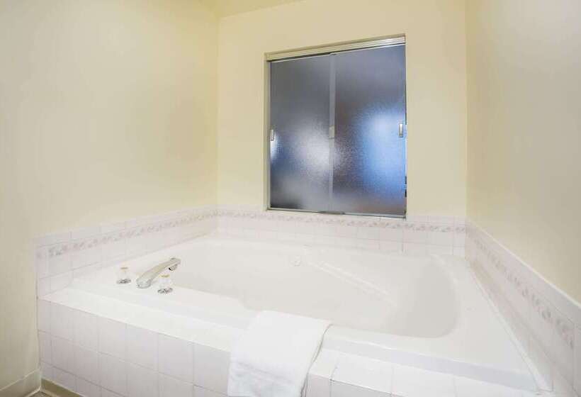 فندق Days Inn By Wyndham Seattle Aurora