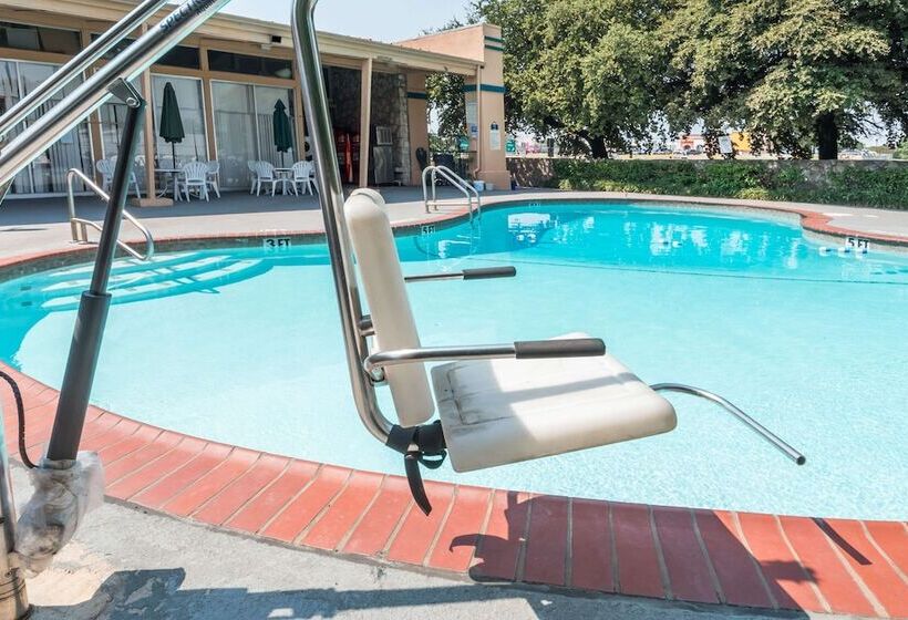هتل Days Inn By Wyndham South Fort Worth