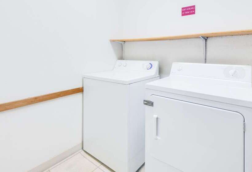 בית מלון כפרי Days Inn By Wyndham Sturgis Southdakota
