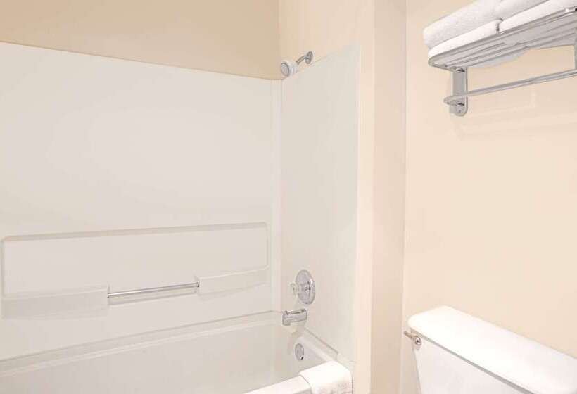 호텔 Days Inn By Wyndham Suites Fredericksburg