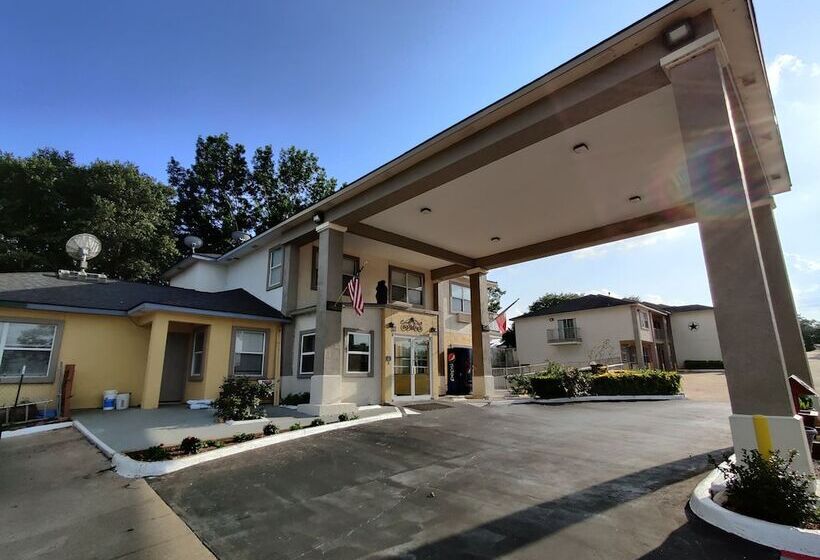 호텔 Days Inn By Wyndham Suites Fredericksburg