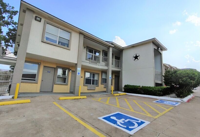 호텔 Days Inn By Wyndham Suites Fredericksburg