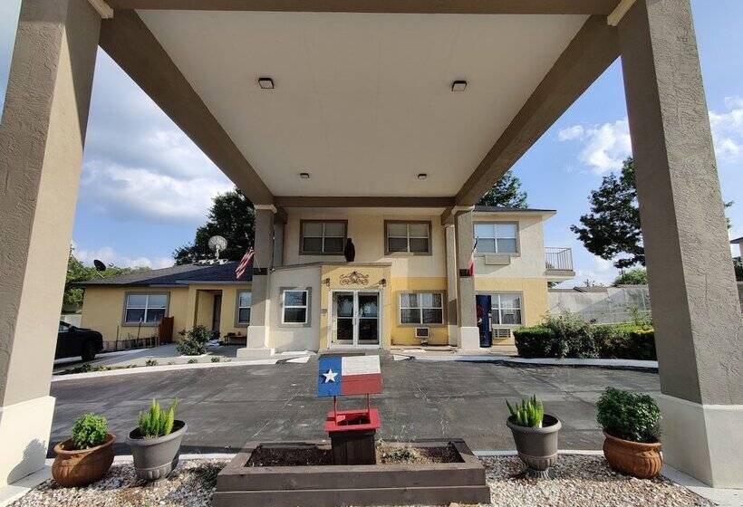 호텔 Days Inn By Wyndham Suites Fredericksburg