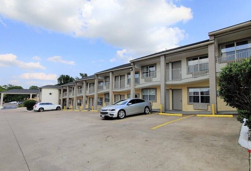 호텔 Days Inn By Wyndham Suites Fredericksburg