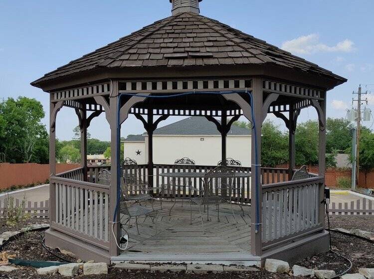 호텔 Days Inn By Wyndham Suites Fredericksburg