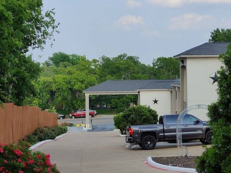 호텔 Days Inn By Wyndham Suites Fredericksburg