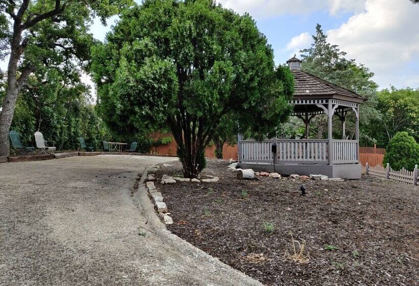 호텔 Days Inn By Wyndham Suites Fredericksburg