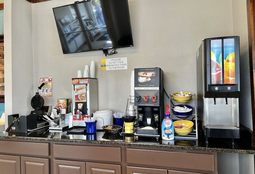 호텔 Days Inn By Wyndham Suites Fredericksburg