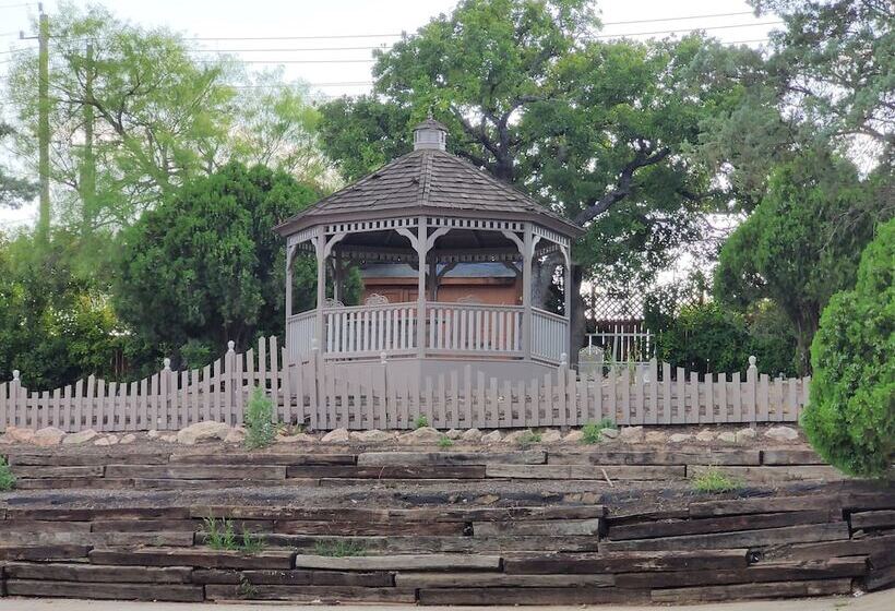 호텔 Days Inn By Wyndham Suites Fredericksburg