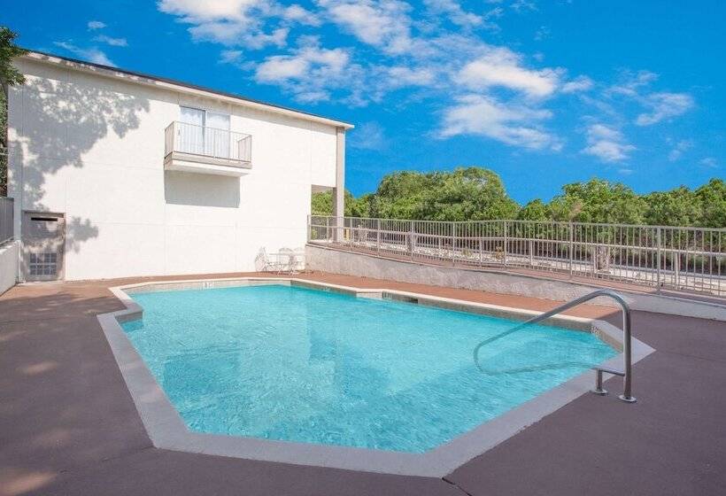 호텔 Days Inn By Wyndham Suites Fredericksburg