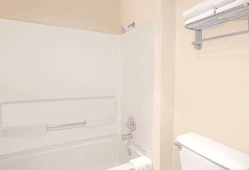 호텔 Days Inn By Wyndham Suites Fredericksburg