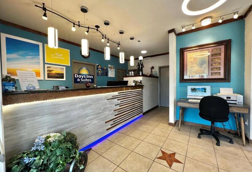 호텔 Days Inn By Wyndham Suites Fredericksburg