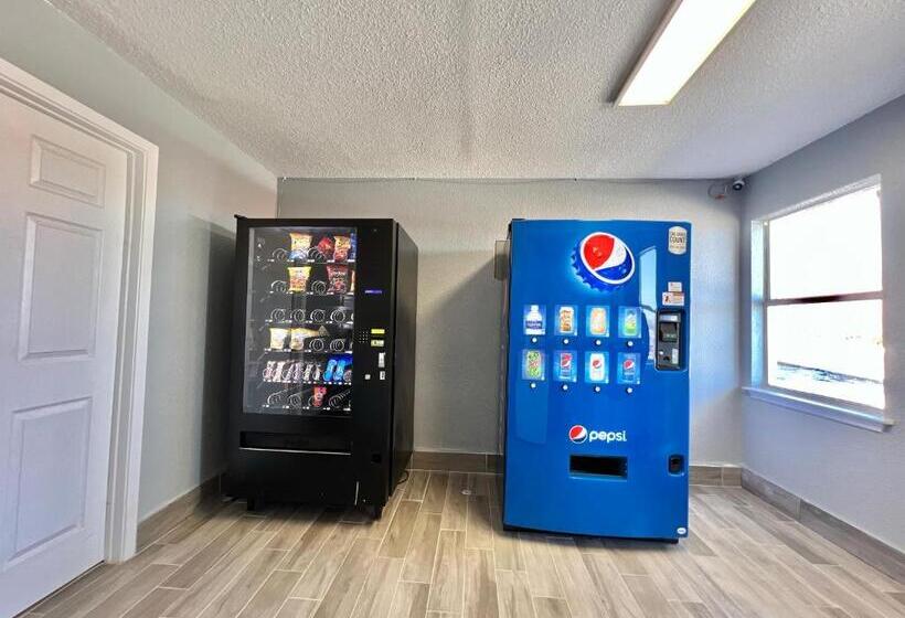 호텔 Days Inn By Wyndham Suites Fredericksburg