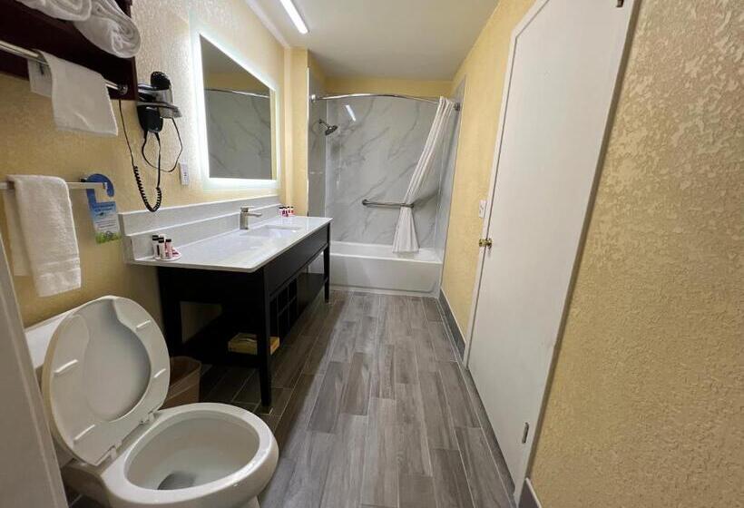 호텔 Days Inn By Wyndham Suites Fredericksburg