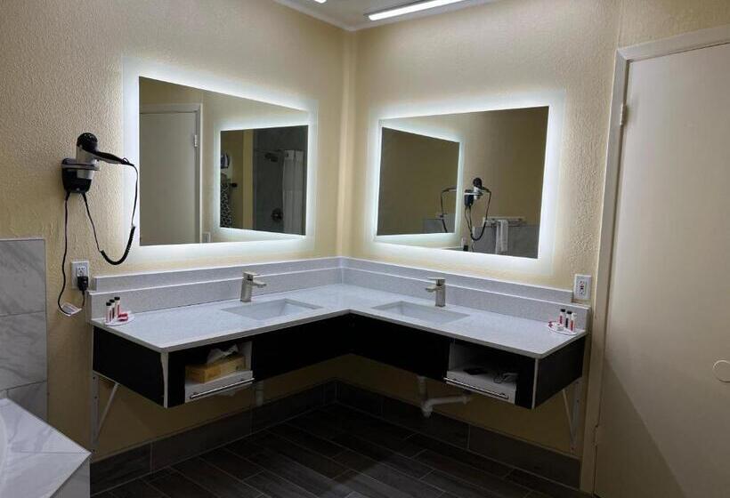 호텔 Days Inn By Wyndham Suites Fredericksburg