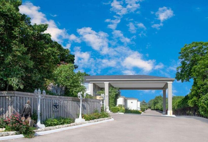 호텔 Days Inn By Wyndham Suites Fredericksburg