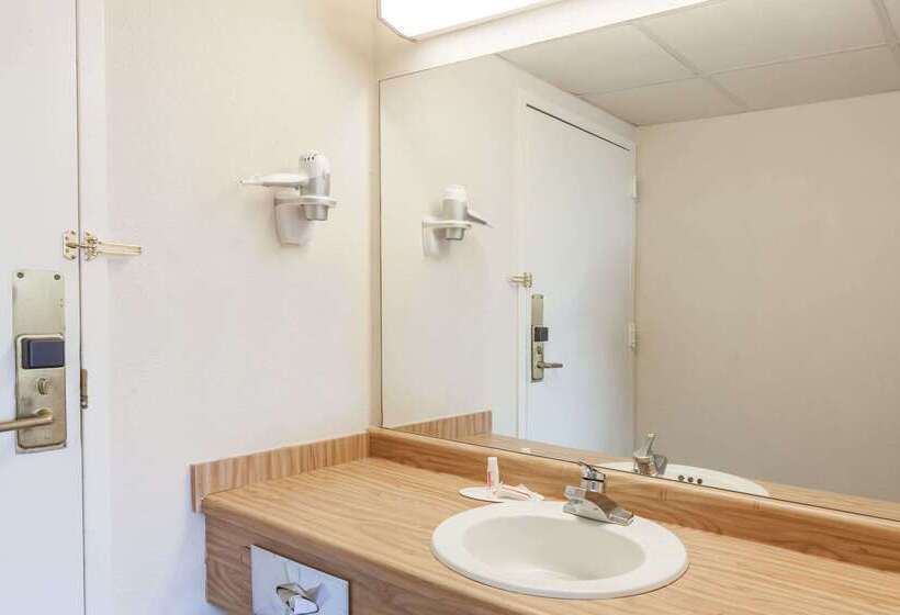 בית מלון כפרי Days Inn By Wyndham Syracuse