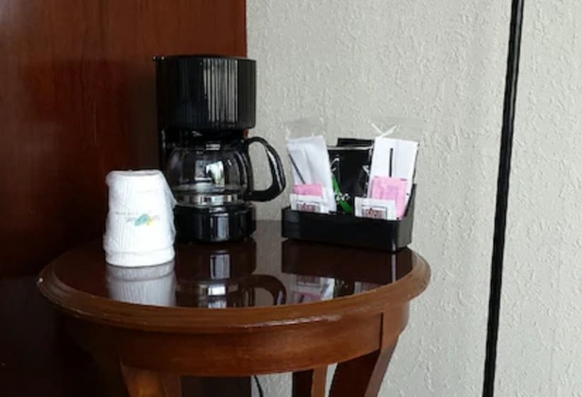 בית מלון כפרי Days Inn By Wyndham Syracuse