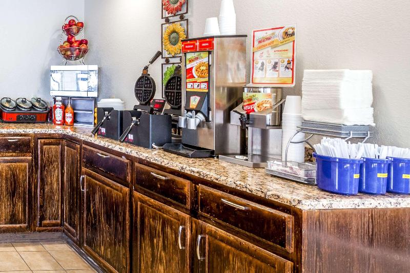 בית מלון כפרי Days Inn By Wyndham Syracuse