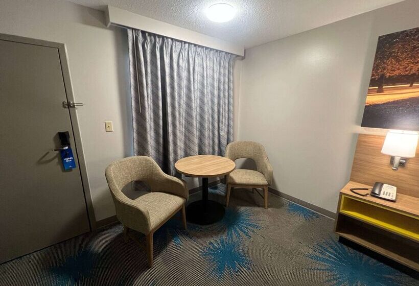 هتل Days Inn By Wyndham Valdosta I 75