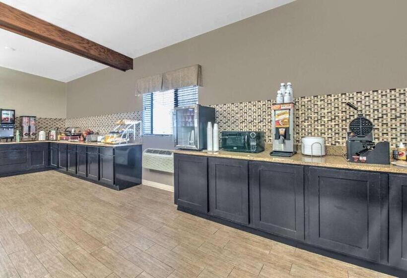 فندق Days Inn By Wyndham Watertown