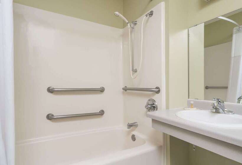 فندق Days Inn By Wyndham Westeau Claire