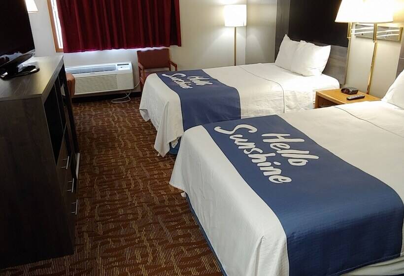 هتل Days Inn By Wyndham Westeau Claire