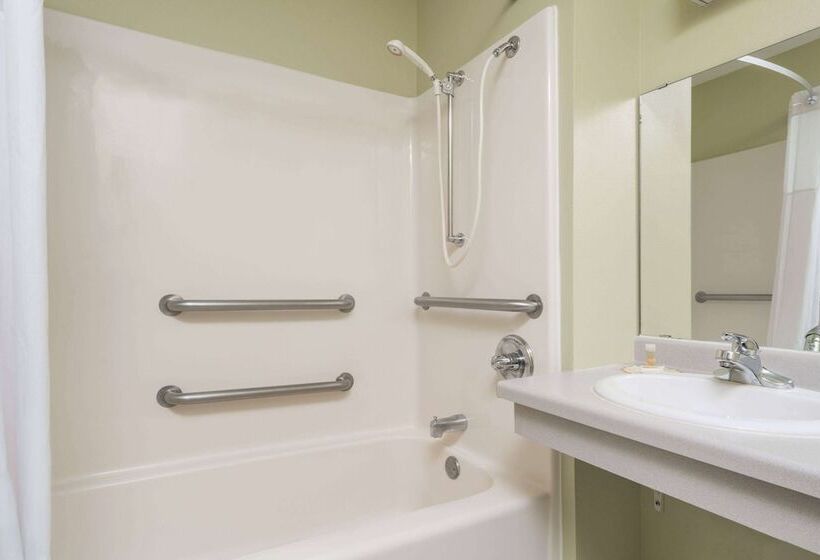 فندق Days Inn By Wyndham Westeau Claire