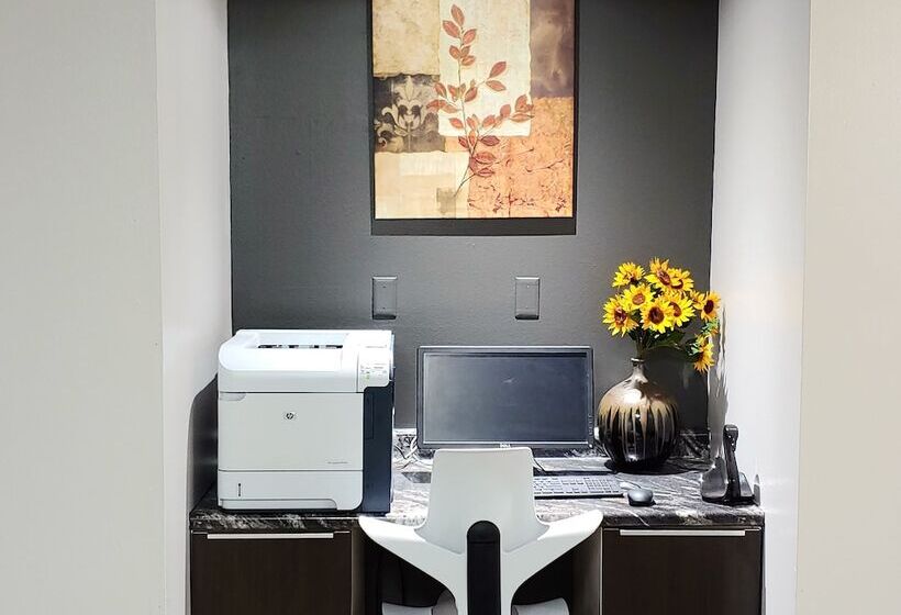 فندق Days Inn By Wyndham Westeau Claire