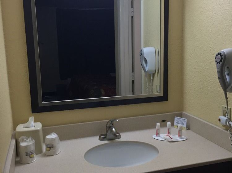 ホテル Days Inn By Wyndham Charleston Historic District