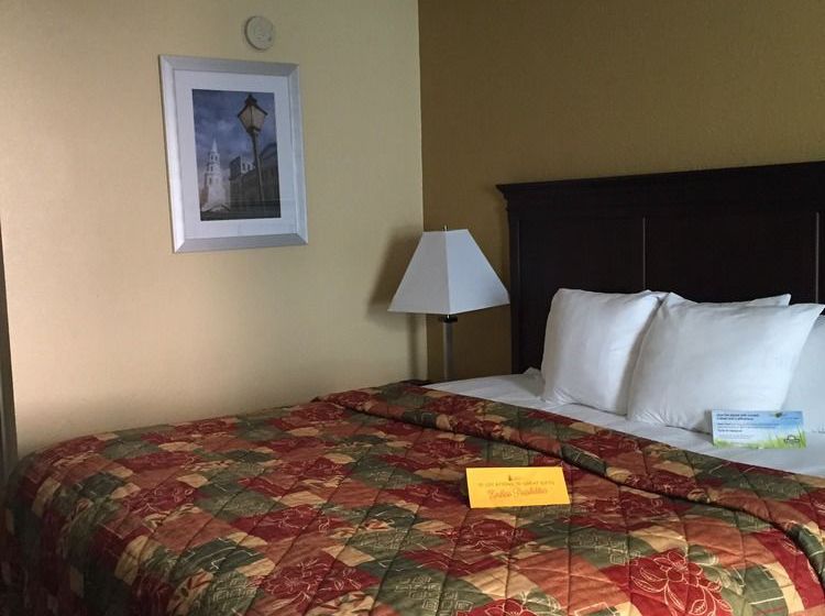 هتل Days Inn By Wyndham Charleston Historic District