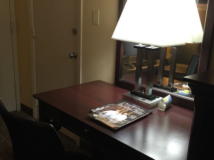 ホテル Days Inn By Wyndham Charleston Historic District