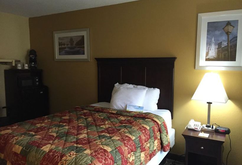 ホテル Days Inn By Wyndham Charleston Historic District