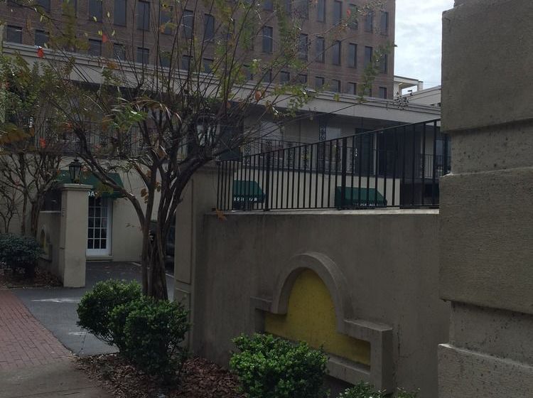 ホテル Days Inn By Wyndham Charleston Historic District