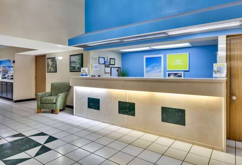 هتل Days Inn & Suites By Wyndham Bentonville