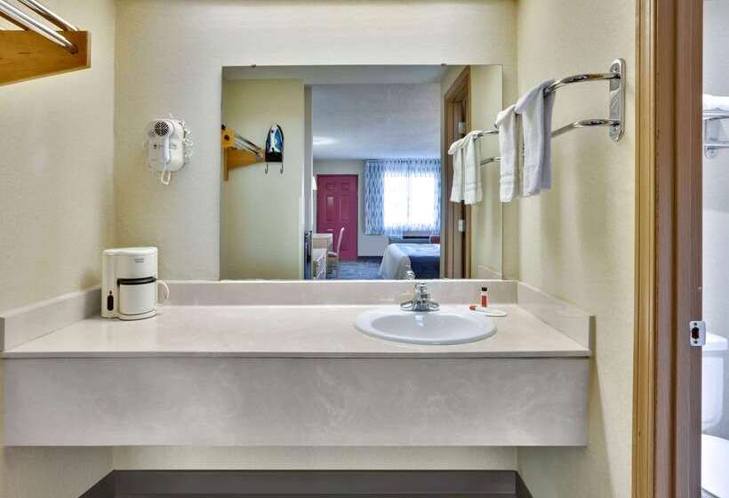 هتل Days Inn & Suites By Wyndham Bentonville