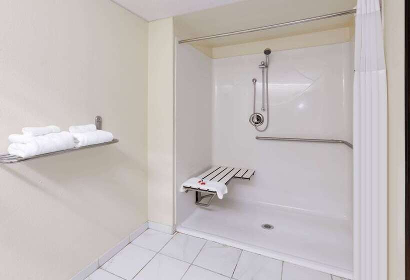 هتل Days Inn & Suites By Wyndham Bentonville