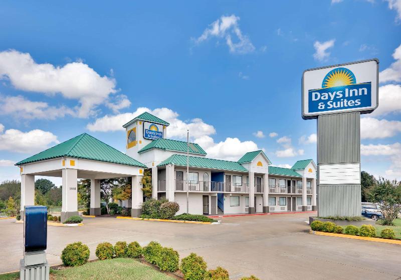 هتل Days Inn & Suites By Wyndham Bentonville