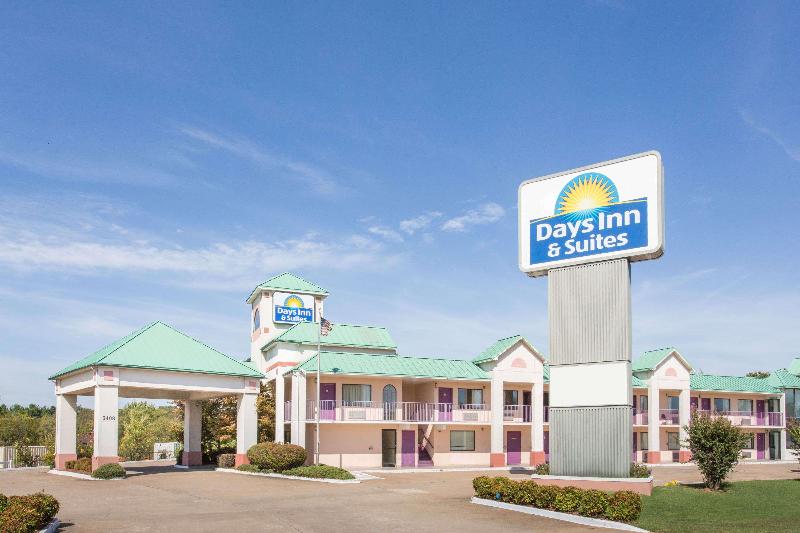 هتل Days Inn & Suites By Wyndham Bentonville