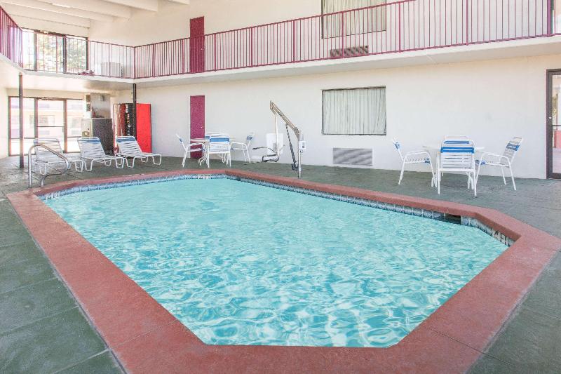 هتل Days Inn & Suites By Wyndham Bentonville