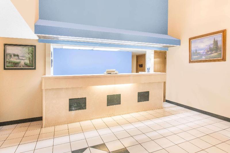 هتل Days Inn & Suites By Wyndham Bentonville